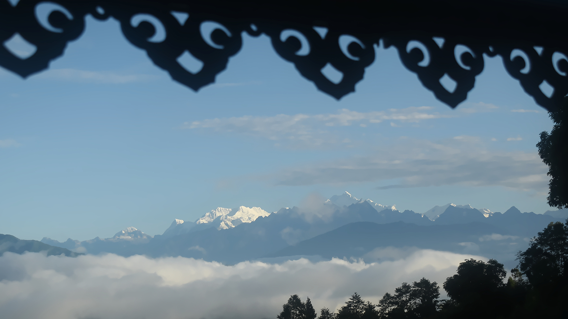 Panoramic Kanchenjunga Views